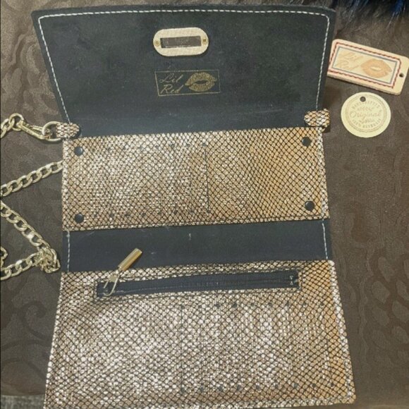 Tri-fold leather wallet with strap crossbody and wristlet - Picture 5 of 8